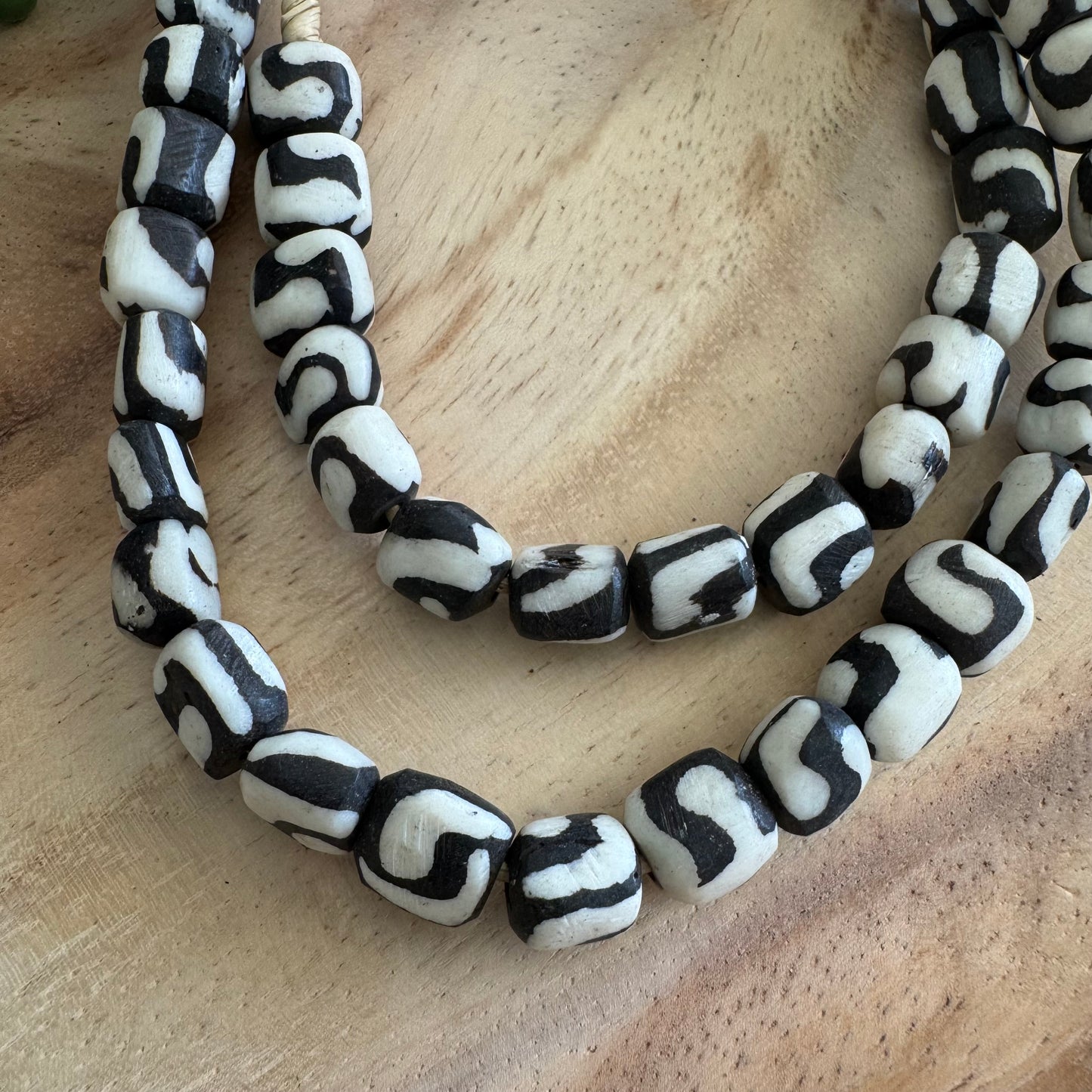 African Batik Bone Beads – 10 mm – 22 Inch Strand BN05