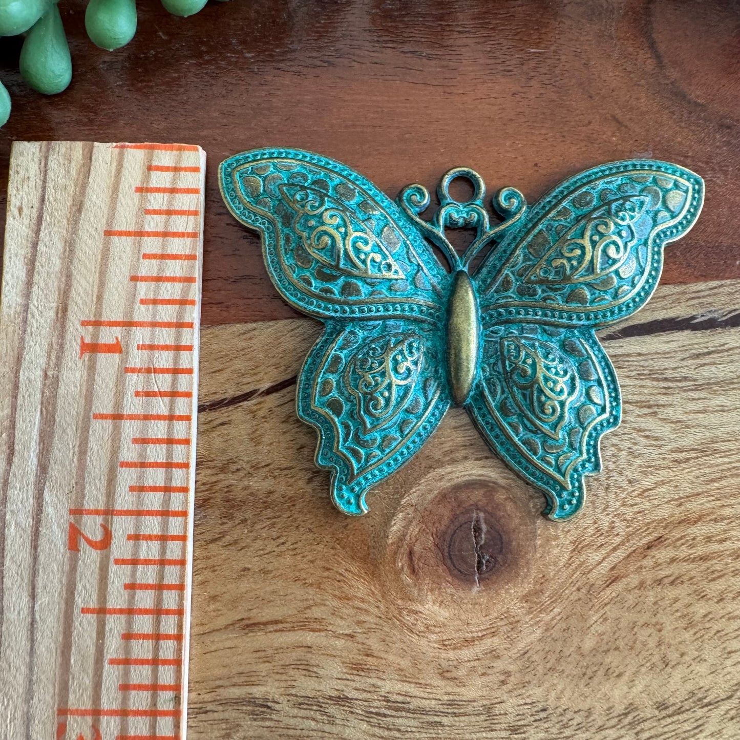 Antique Brass Patina Dimensional Butterfly Pendant – 70x52mm
