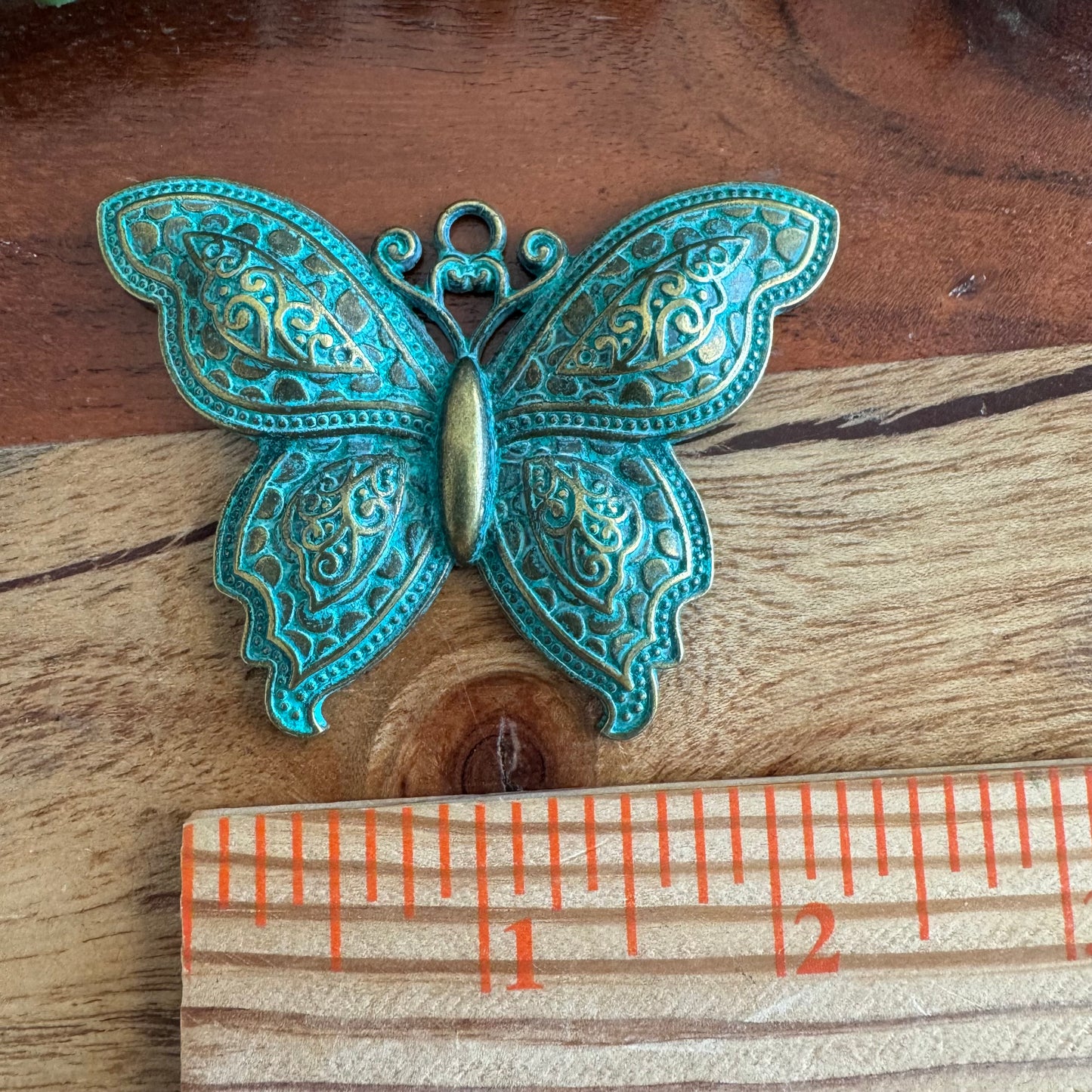 Antique Brass Patina Dimensional Butterfly Pendant – 70x52mm