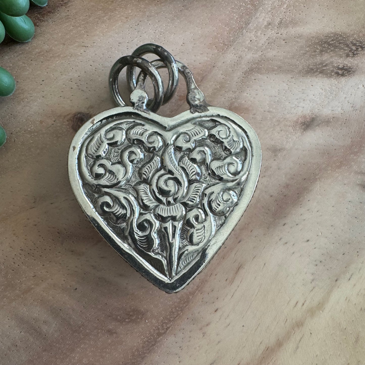 Bumblebee Jasper Heart Pendant with Embossed Accents – Antique Silver-Tone Statement Piece SWP20