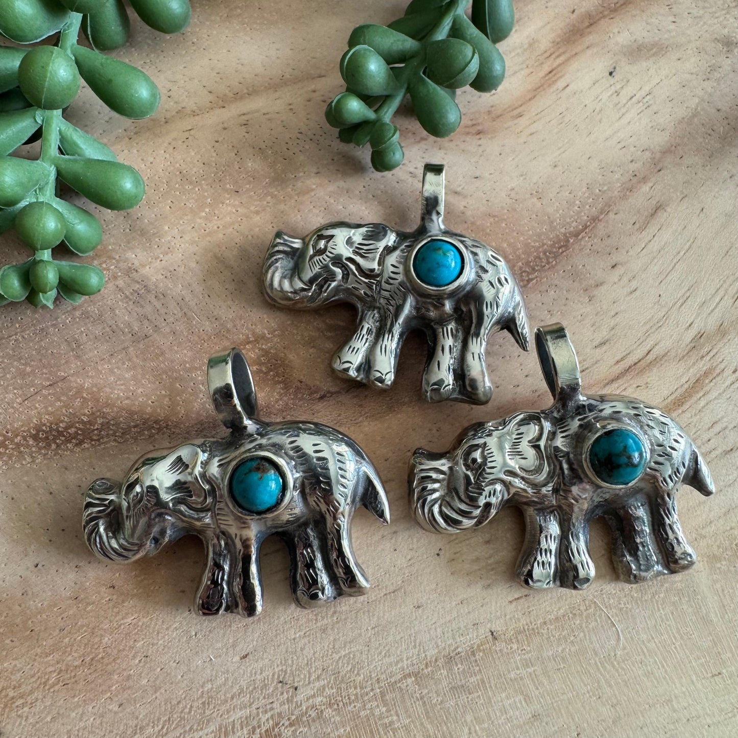 Small Elephant Pendant with Turquoise Cabochon SWO04
