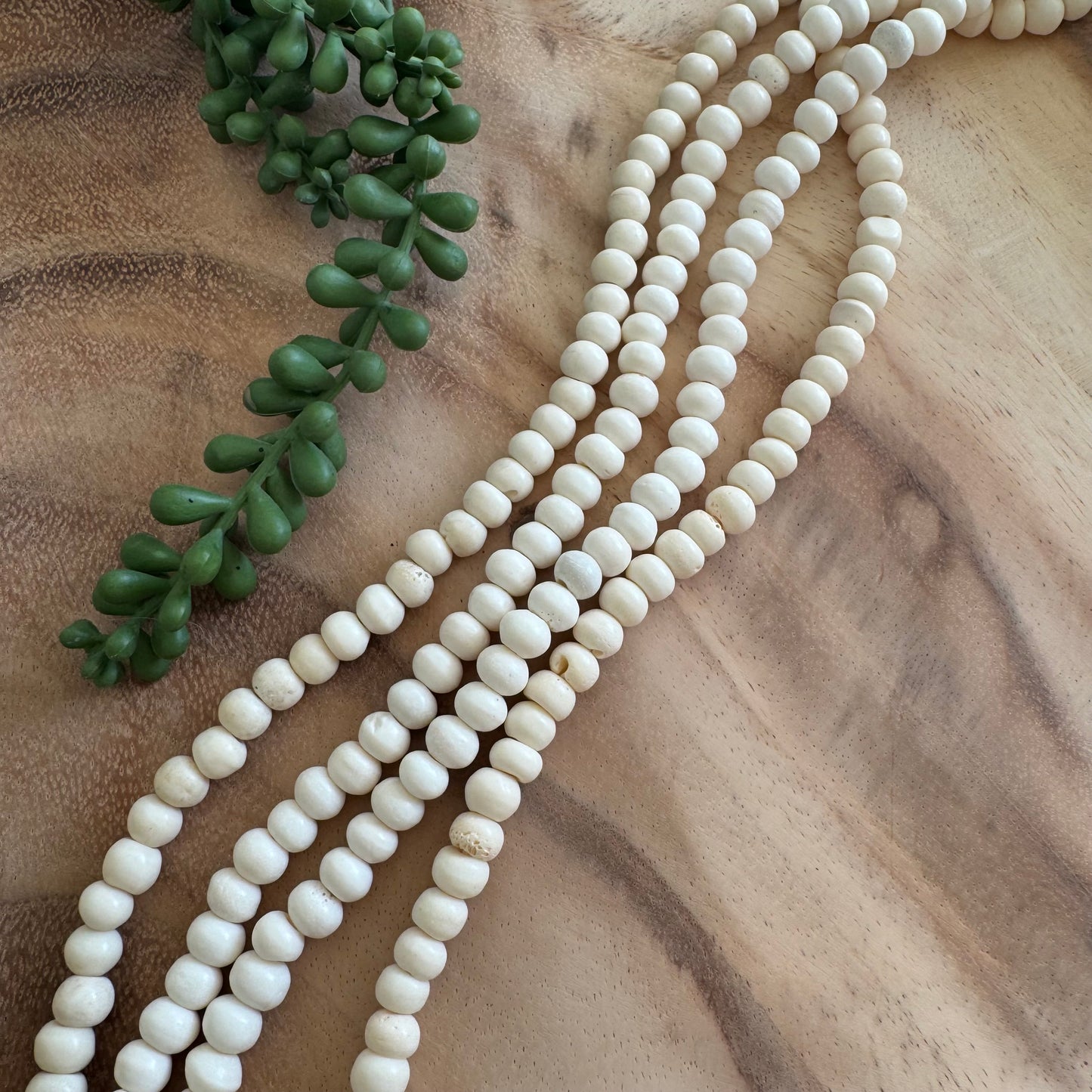 Bone Round Beads – 7–9 mm – 15–16 Inch Strand