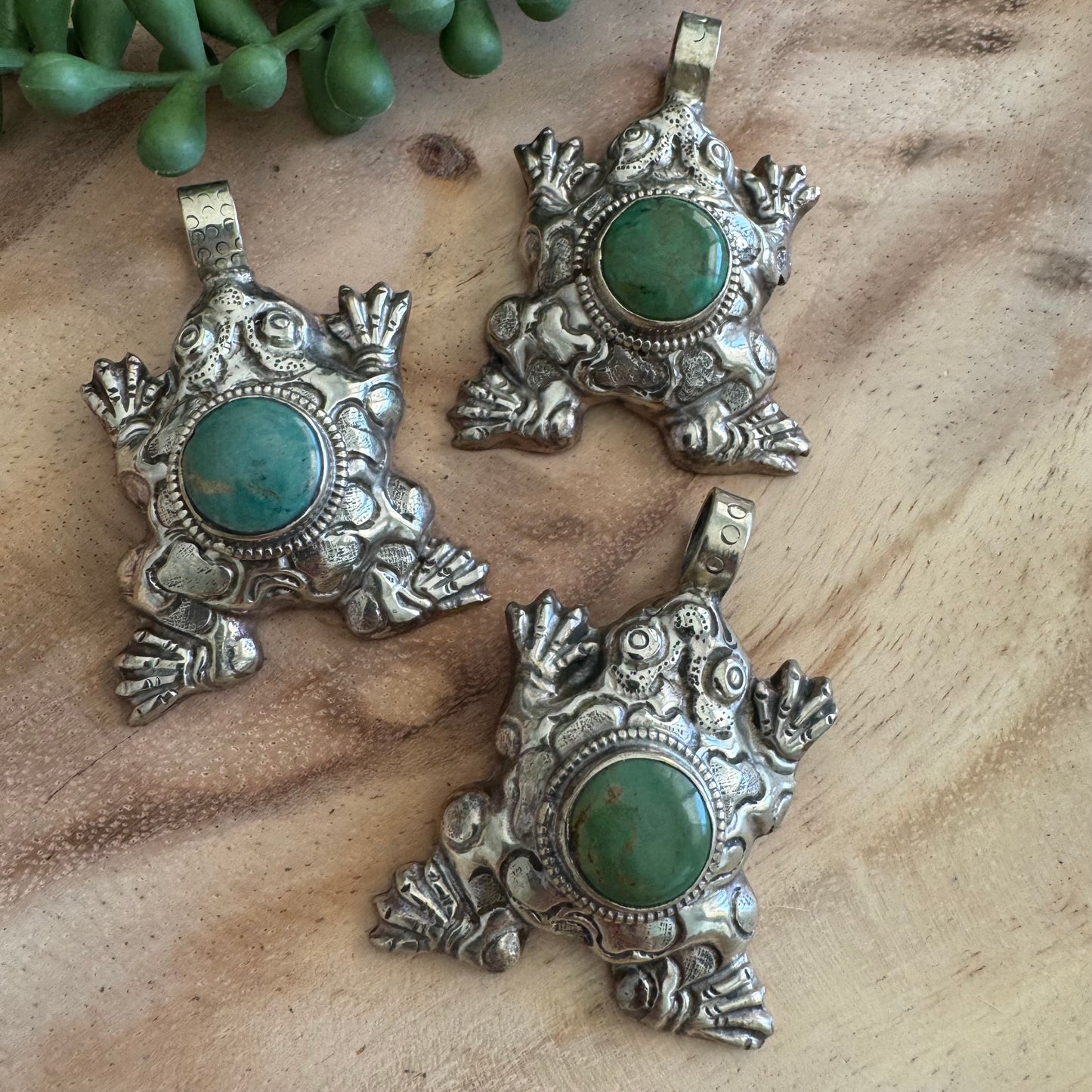 Turquoise & Silvertone Southwestern Frog Pendant SWP12