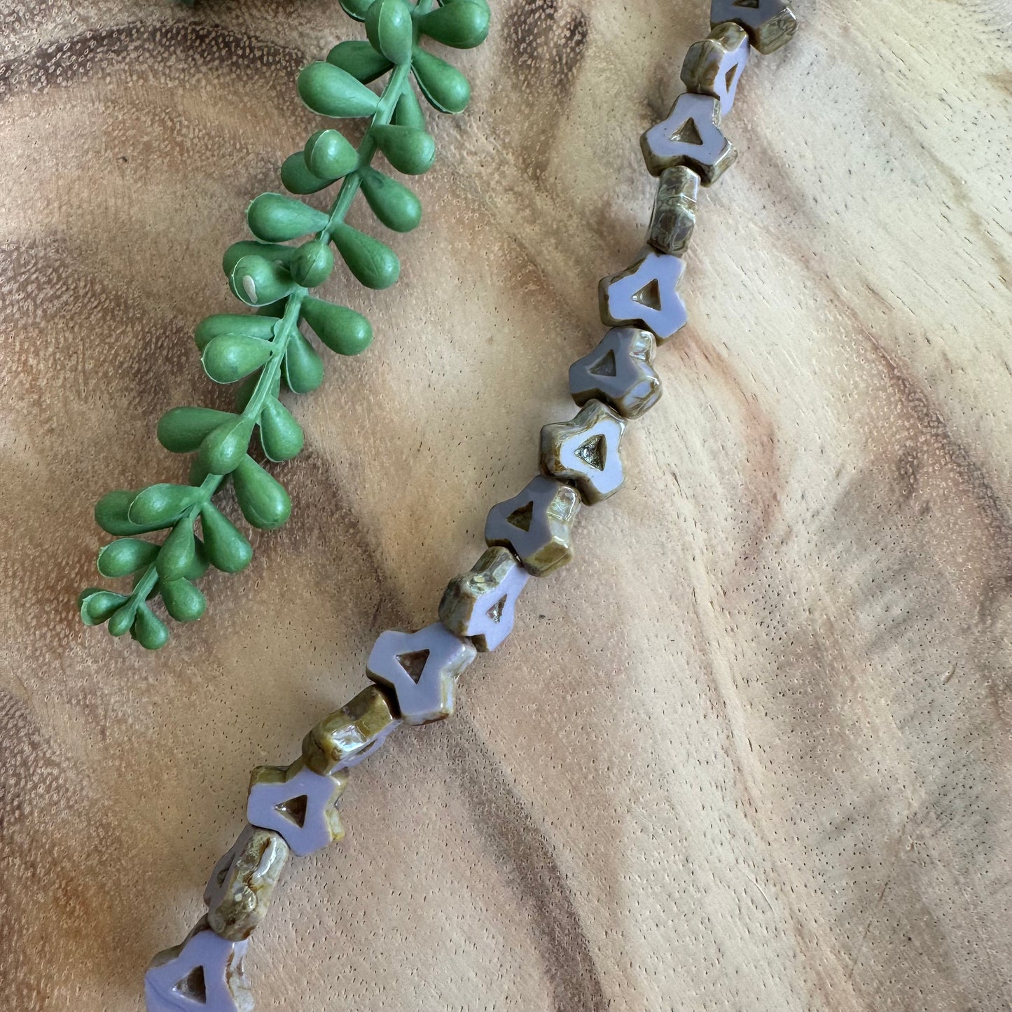 Vintage Light Lilac Table Cut Czech Glass Beads – 13 mm – 8 Inch Strand