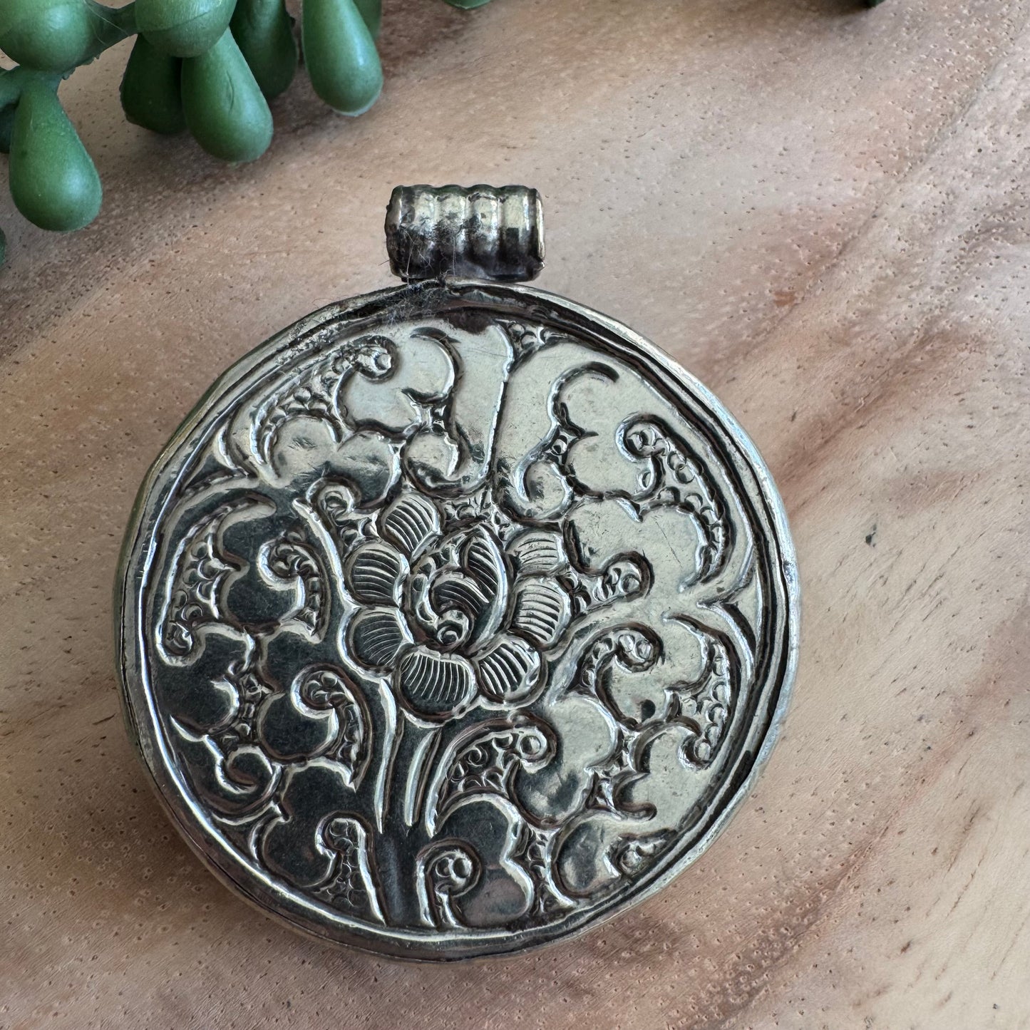 Tibetan Conch Shell Pendant – Tribal Style TIB01