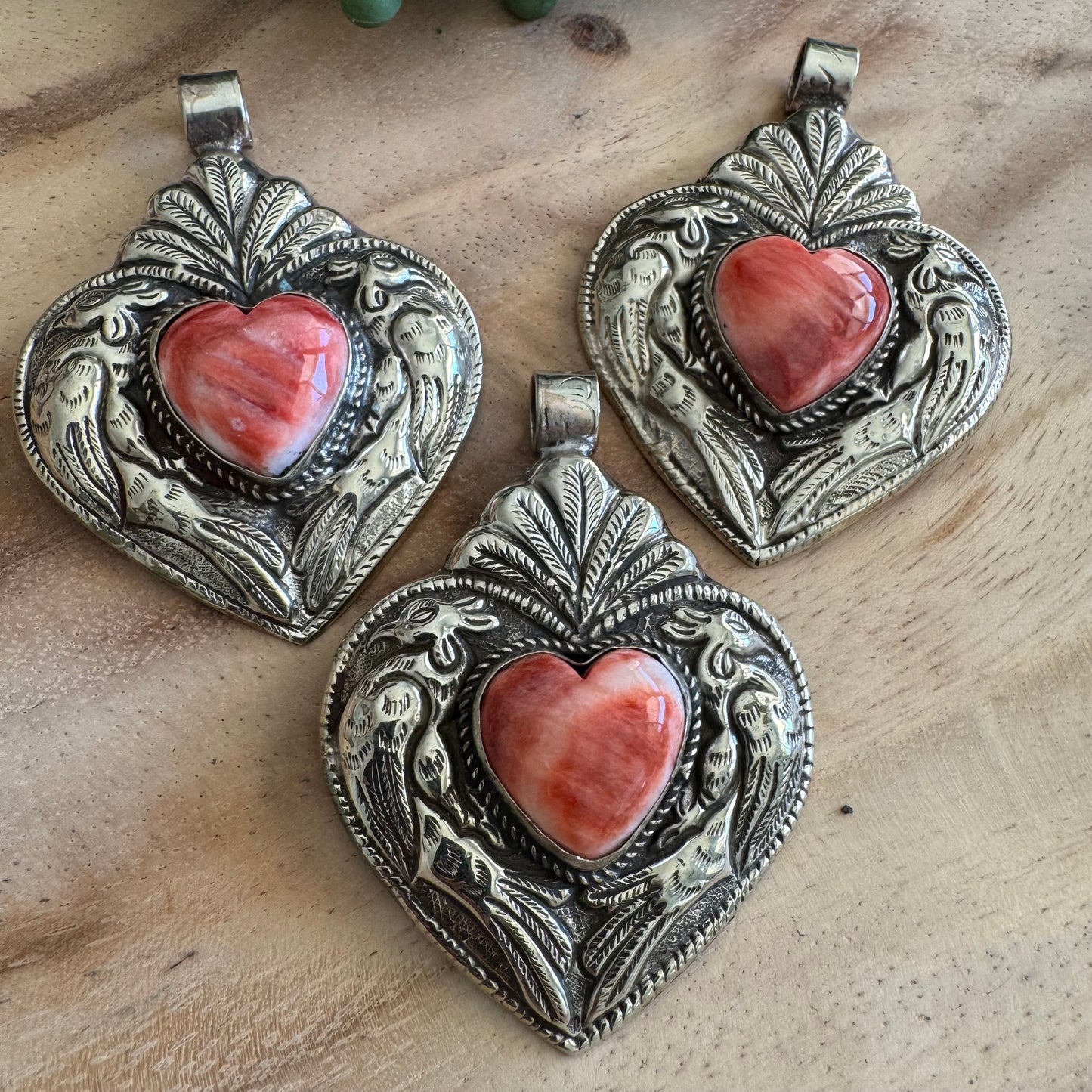 Spiny Oyster & Silvertone Southwestern Heart Pendant SWP08