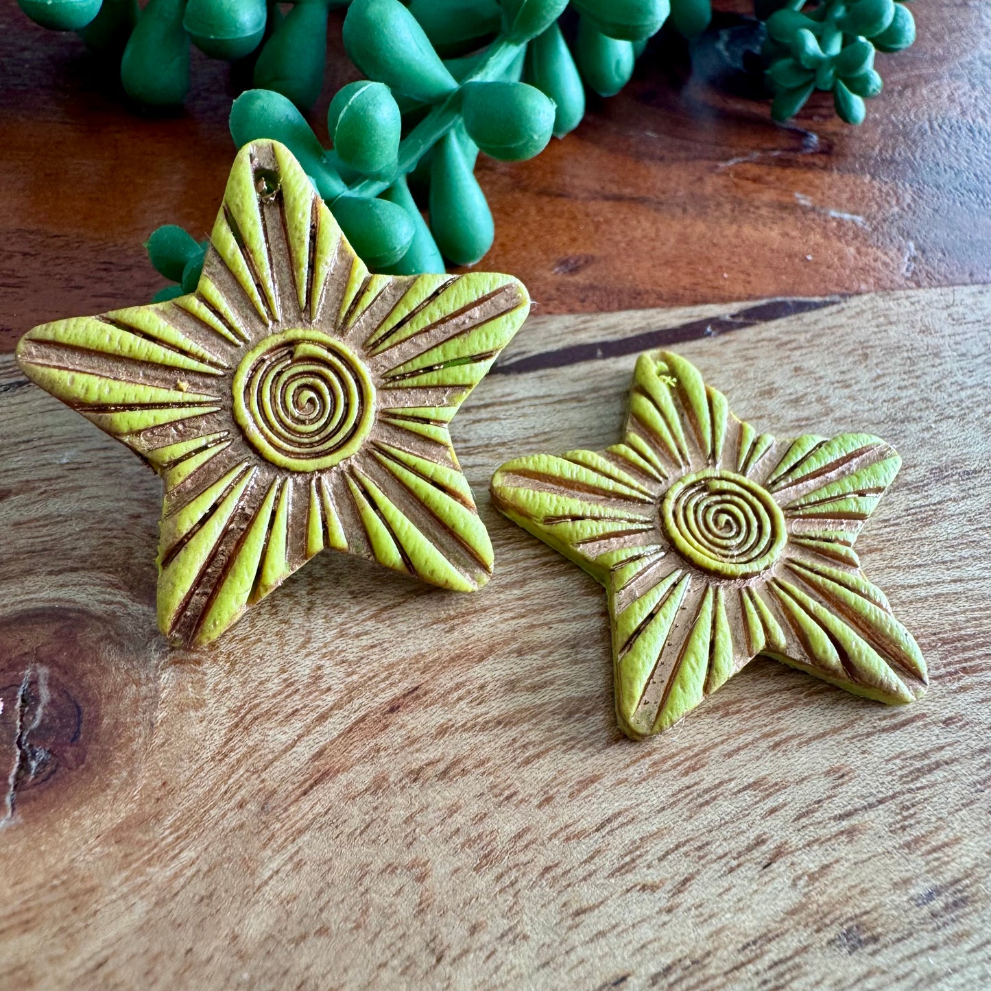 Citron Spiral Star Pair