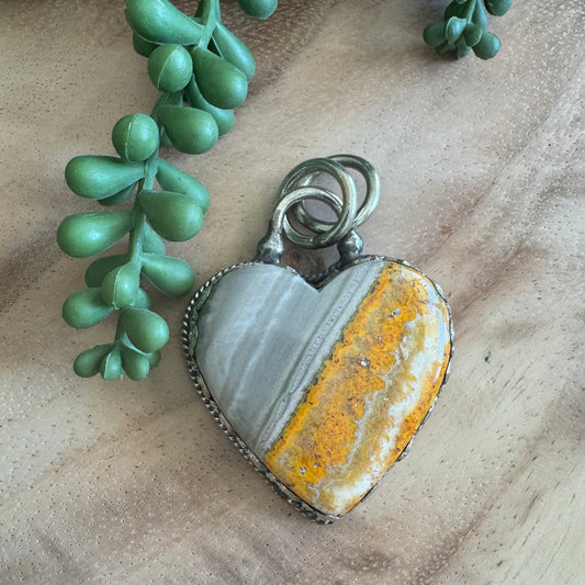 Bumblebee Jasper Heart Pendant with Embossed Accents – Antique Silver-Tone Statement Piece SWP20