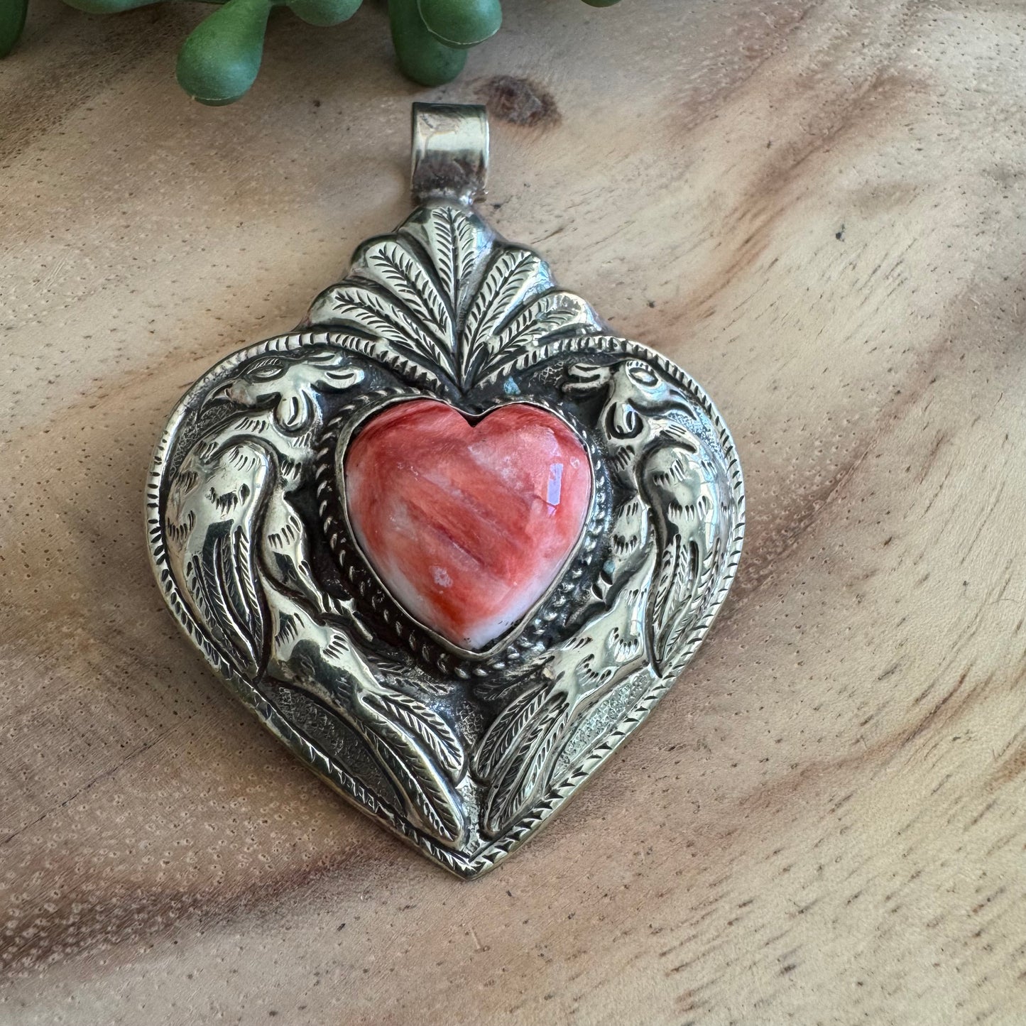 Spiny Oyster & Silvertone Southwestern Heart Pendant SWP08