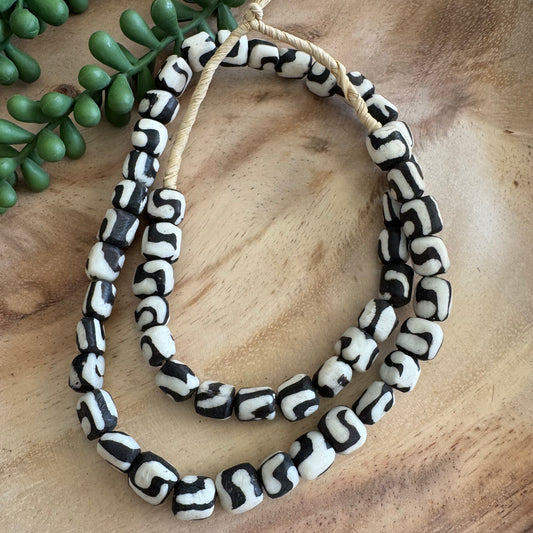 African Batik Bone Beads – 10 mm – 22 Inch Strand BN05
