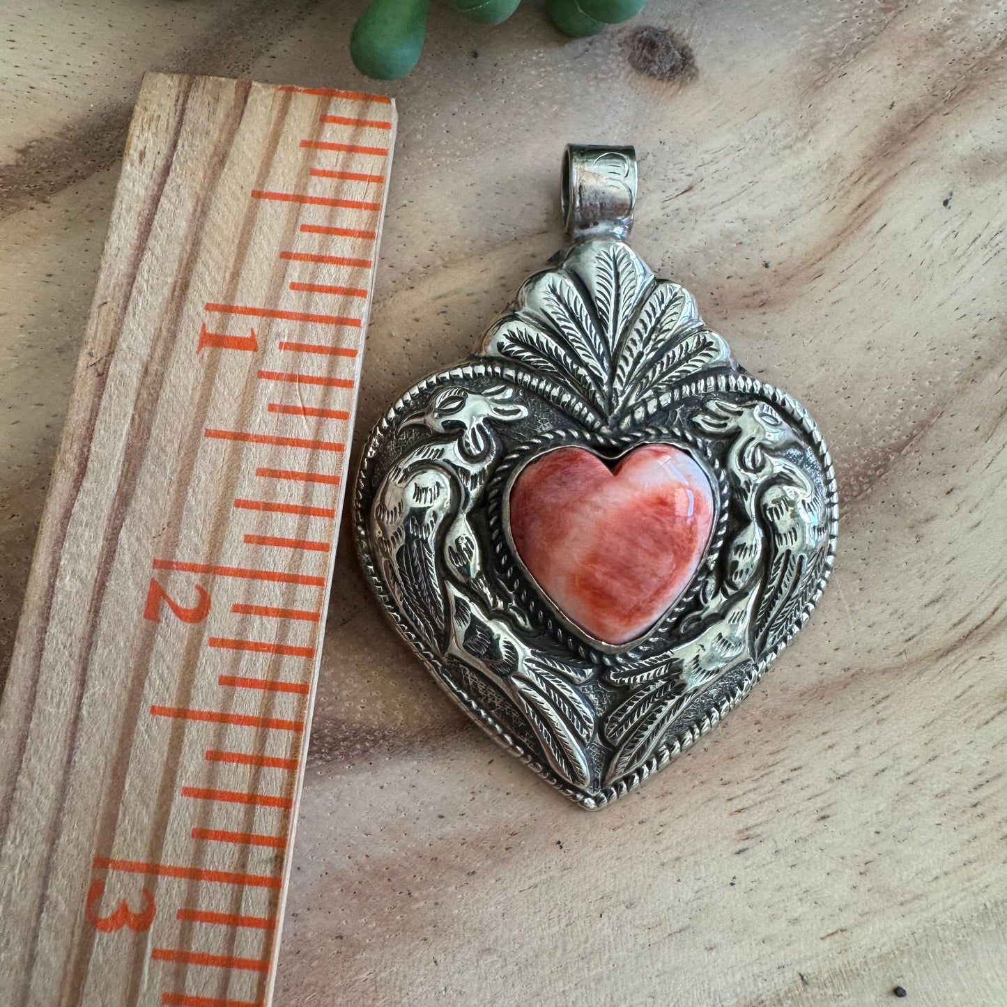 Spiny Oyster & Silvertone Southwestern Heart Pendant SWP08