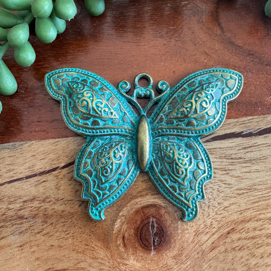 Antique Brass Patina Dimensional Butterfly Pendant – 70x52mm