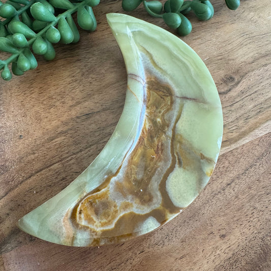 Green Onyx Moon Dish – Small Carved Stone Dish