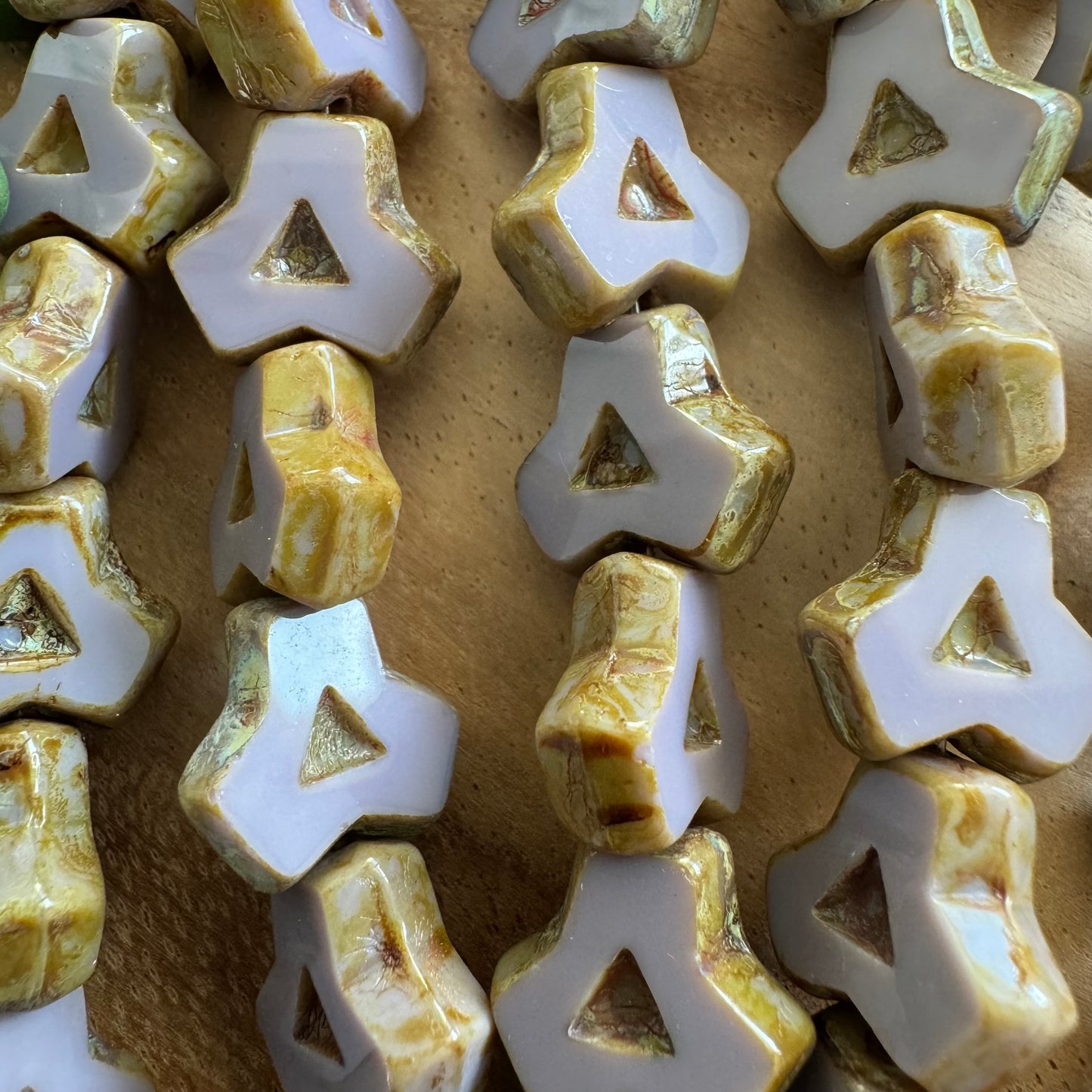 Vintage Light Lilac Table Cut Czech Glass Beads – 13 mm – 8 Inch Strand