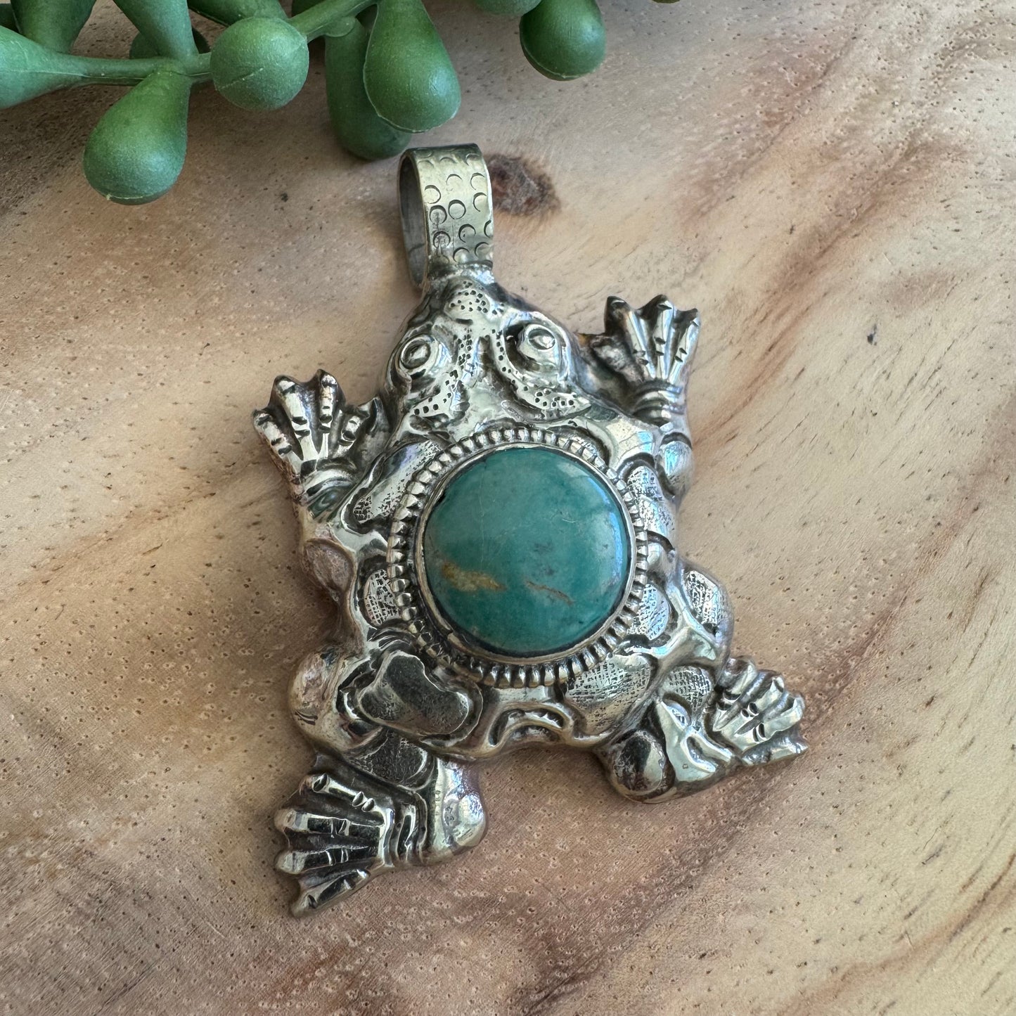 Turquoise & Silvertone Southwestern Frog Pendant SWP12