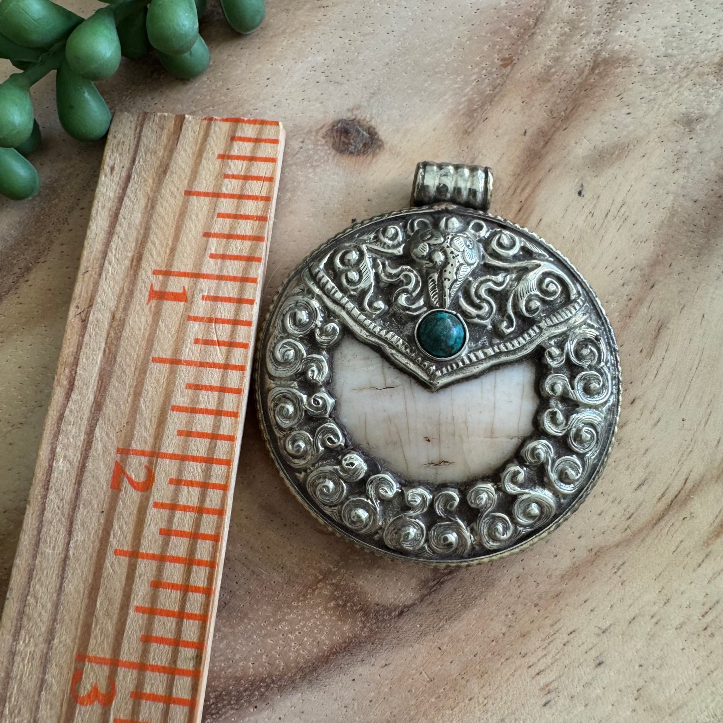 Tibetan Conch Shell Pendant – Tribal Style TIB01