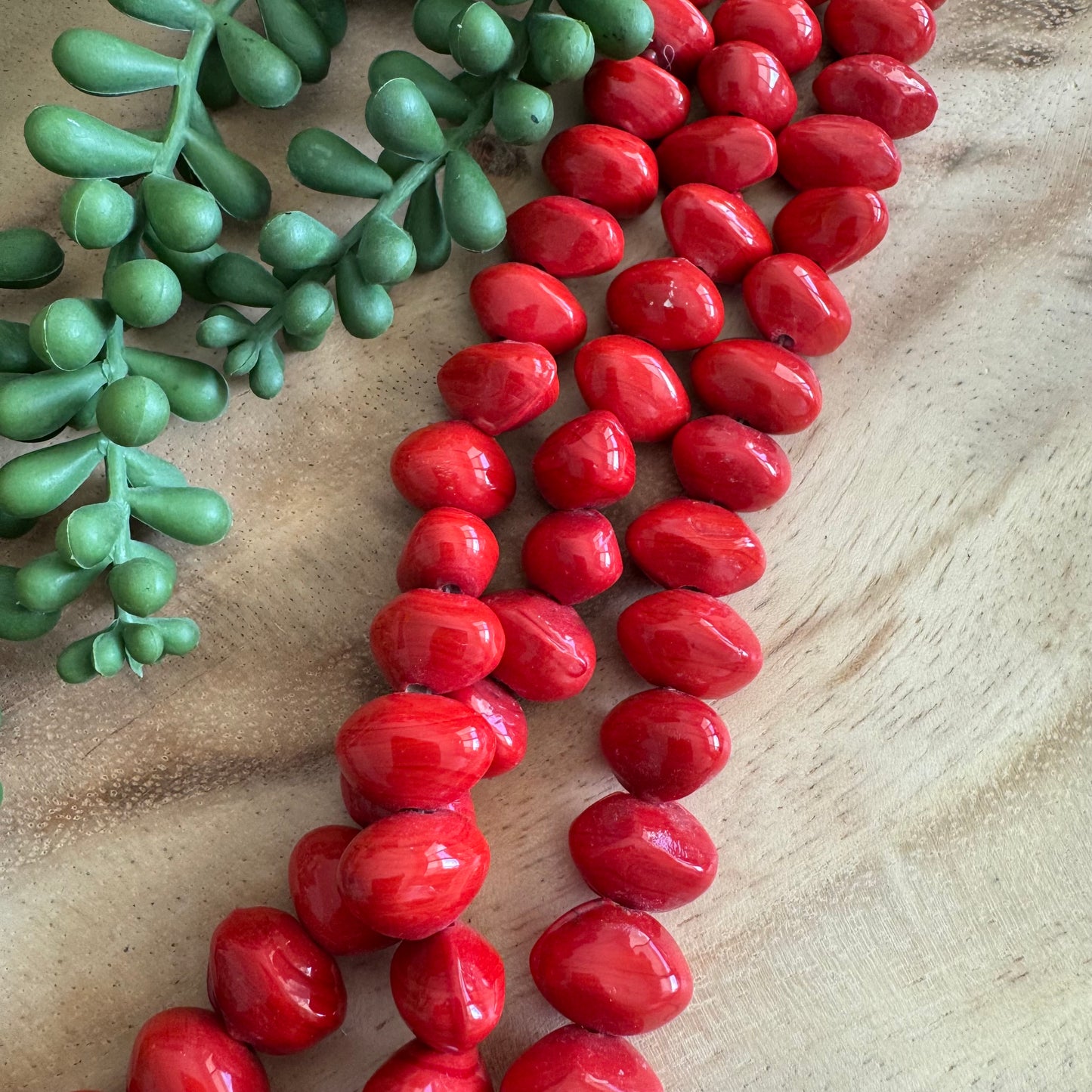 Red Glass Wobble Beads from India – 11x16 mm – 15–16 Inch Strand ING01