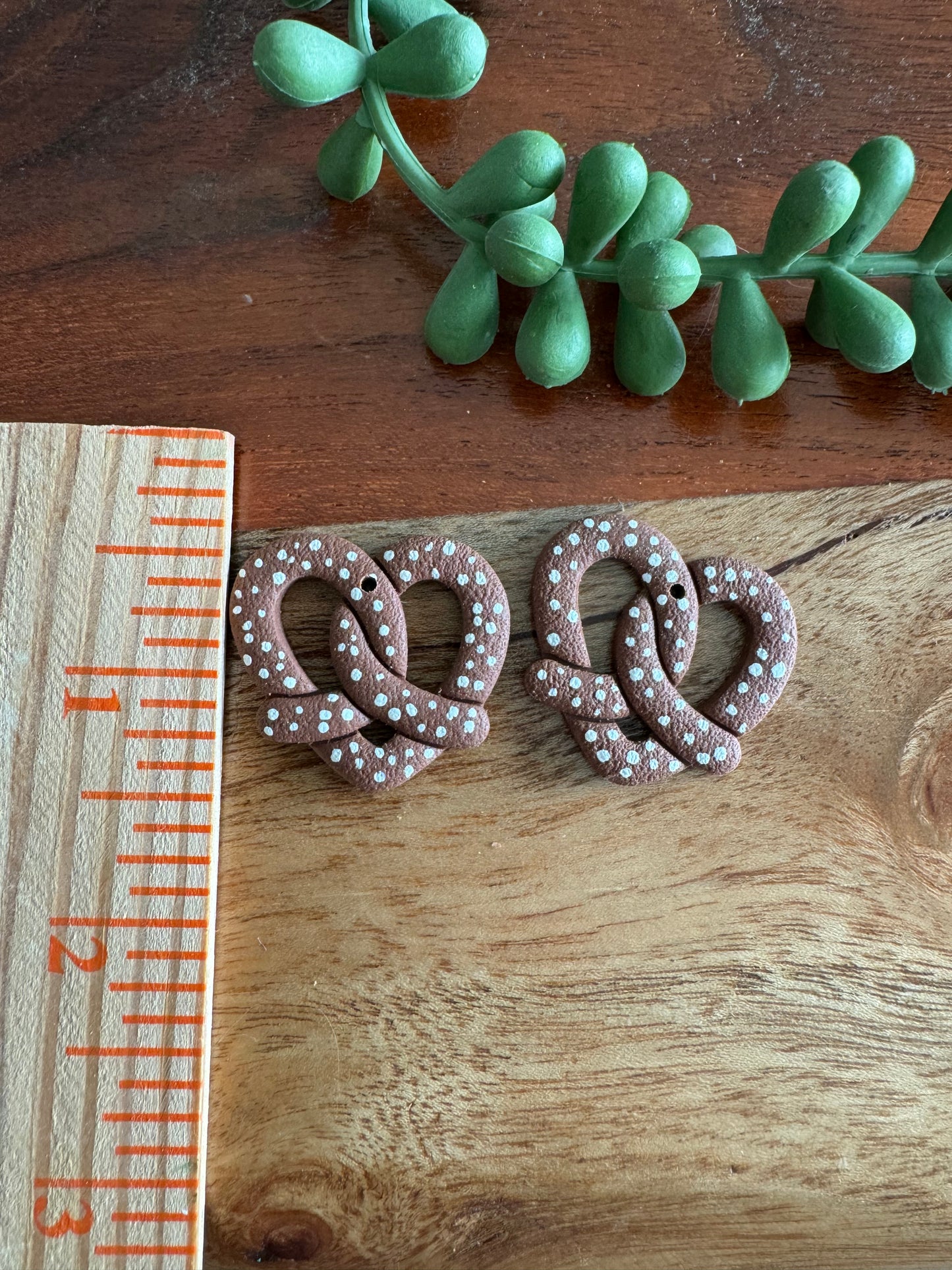 Pretzel Pendant Pair