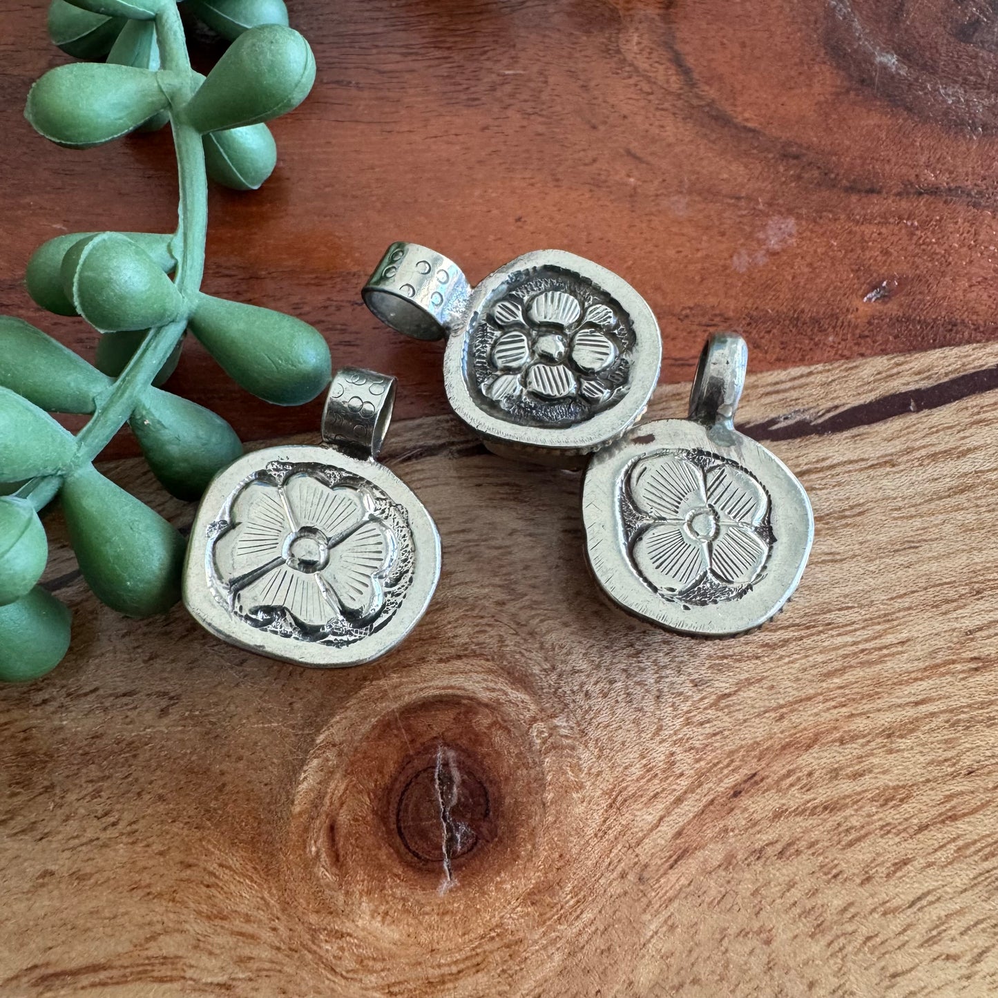 Tiny Rhodonite Bear Paw Pendant – Antique Silver Southwest Style Random Pick