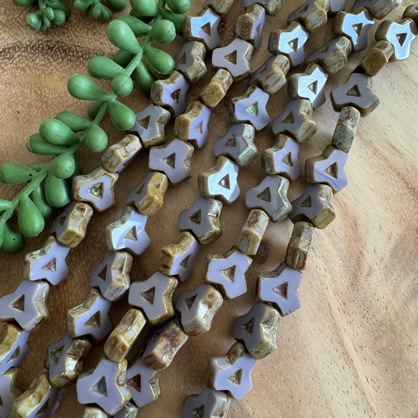 Vintage Light Lilac Table Cut Czech Glass Beads – 13 mm – 8 Inch Strand